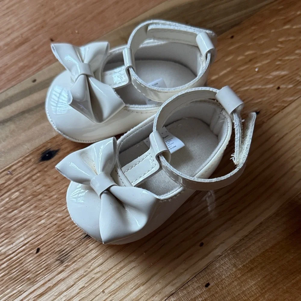 Elegant White Kids Shoes with Bow